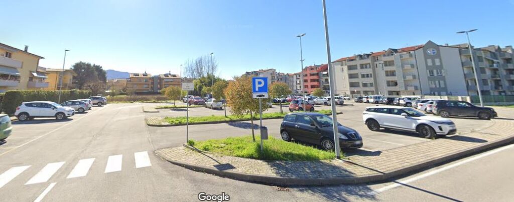 Parcheggio e area verde Piazza Marcucci